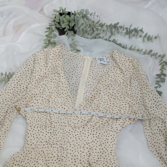 PRINCESS POLLY Women Beige STRING OF LOVE ROMPER Tie Zip Sheer V-Neck Size 10 - Picture 8 of 12